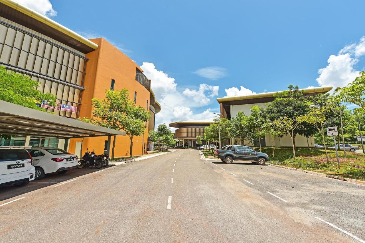 Capital O 90614 Cvia Ummul Hotel Padang Besar Kültér fotó