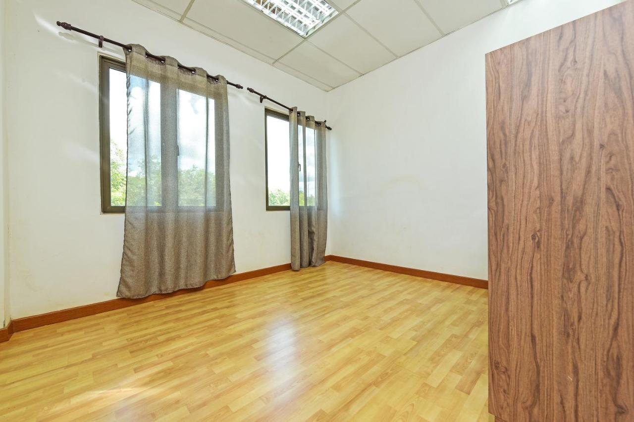 Capital O 90614 Cvia Ummul Hotel Padang Besar Kültér fotó