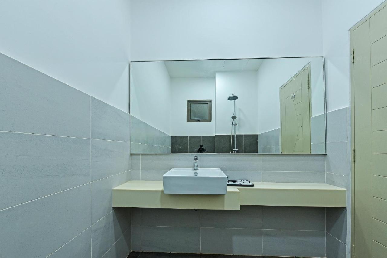 Capital O 90614 Cvia Ummul Hotel Padang Besar Kültér fotó