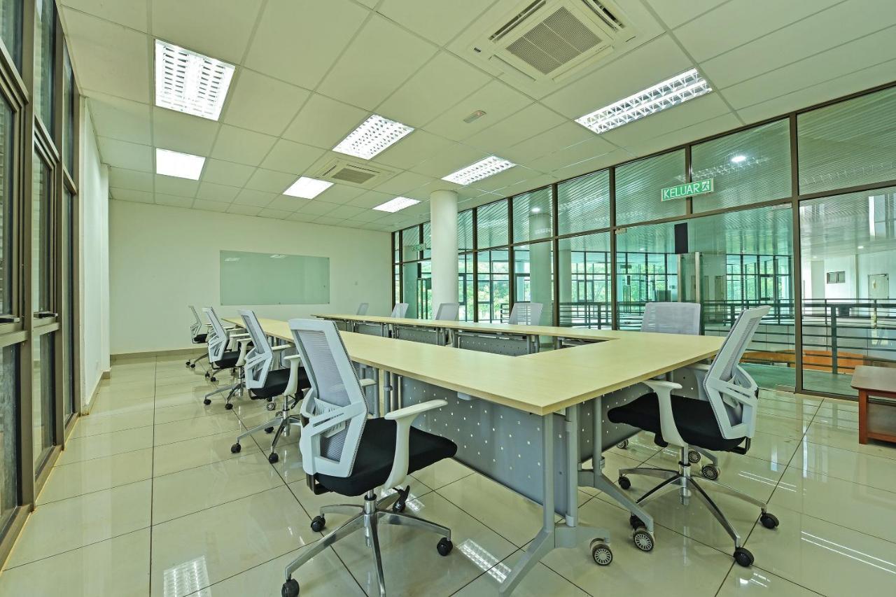 Capital O 90614 Cvia Ummul Hotel Padang Besar Kültér fotó